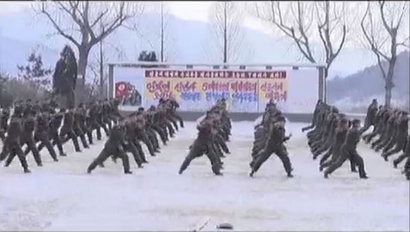 북한군 특공무술 시범 장면