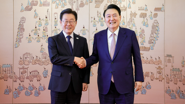 윤 대통령-이재명 대표 첫 회담…민생 중심 현안 논의