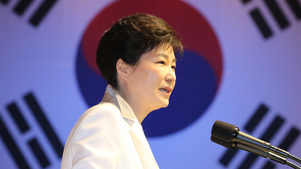 박 대통령 “北, 핵포기 없이 체제 유지할 수 없어”