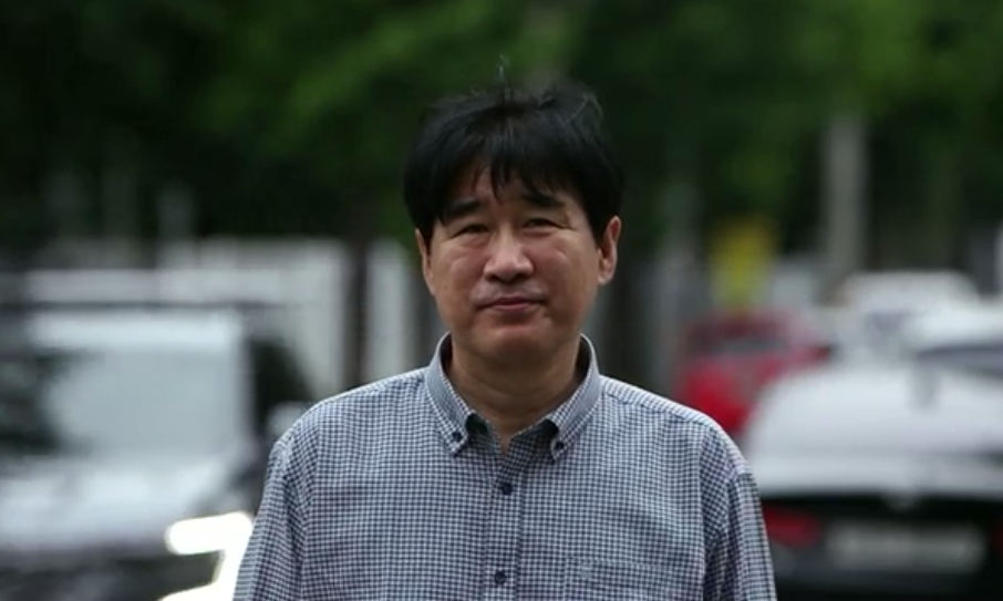 소설가 방현석은 대학을 나온 뒤 인천의 공단에서 노동자로 일하며, 함께 생활했던 노동자들의 모습을 여러 작품을 통해 담아냈다.