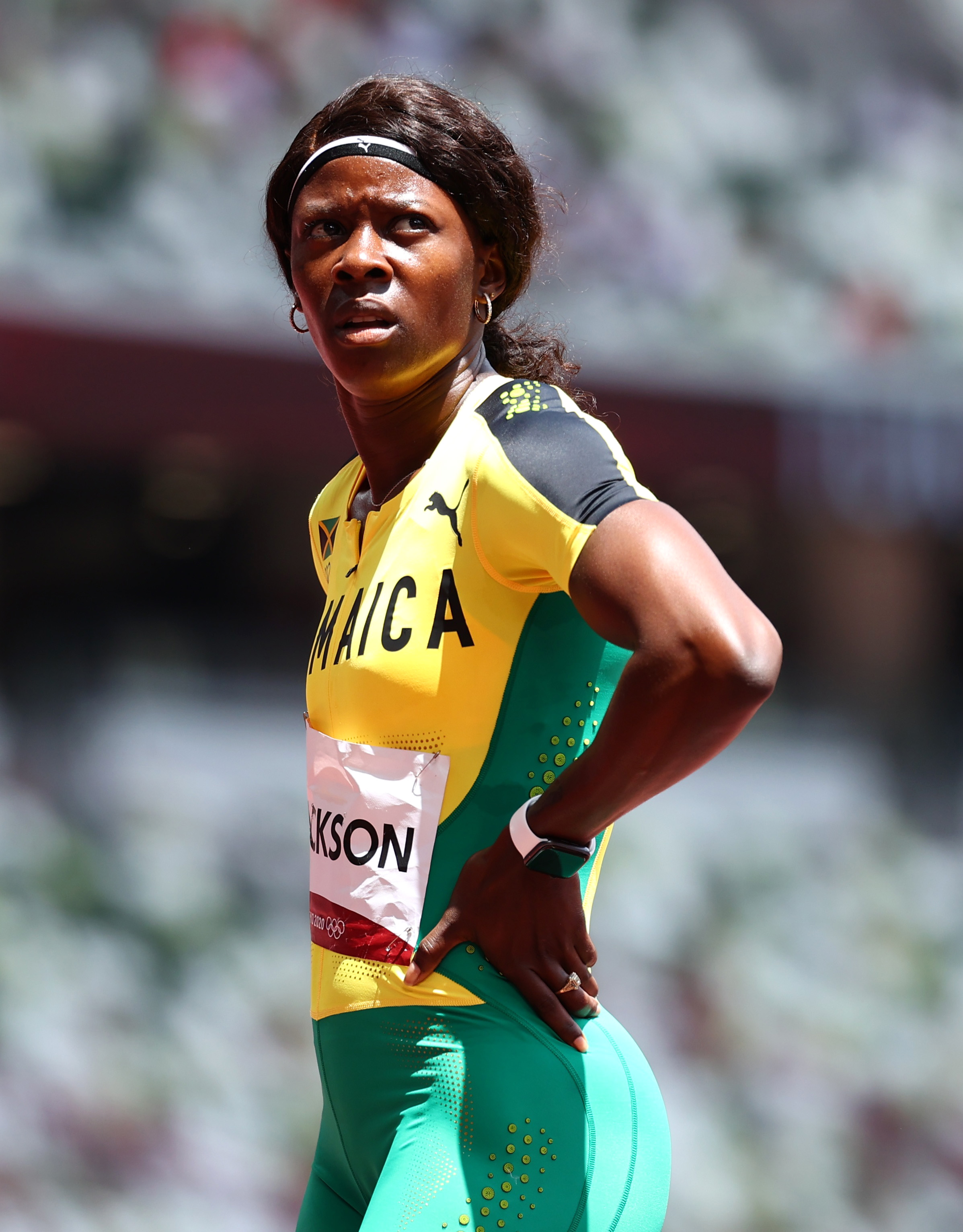 육상 여자 200m 예선에서 피니시 라인 부근서 속도를 줄이며 0.004초 차로 탈락한 세리카 잭슨.