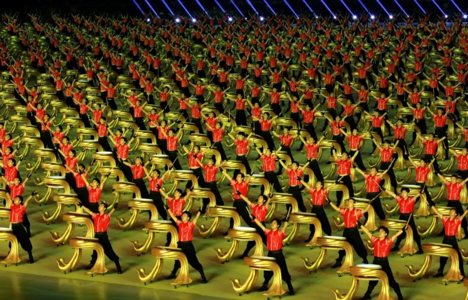 공연단 수천 명이 중국 전국체전 개막식 공연을 진행하고 있다. (출처: 중국CCTV)