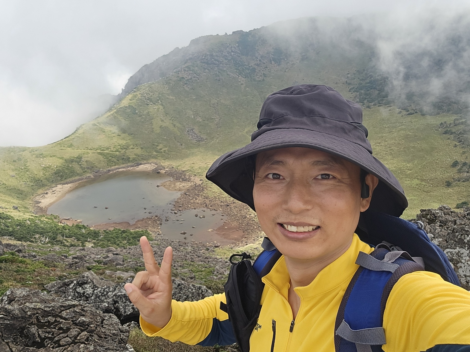 한라산에 쓰러진 여성…30분 안고 달린 ‘비번 경찰관’