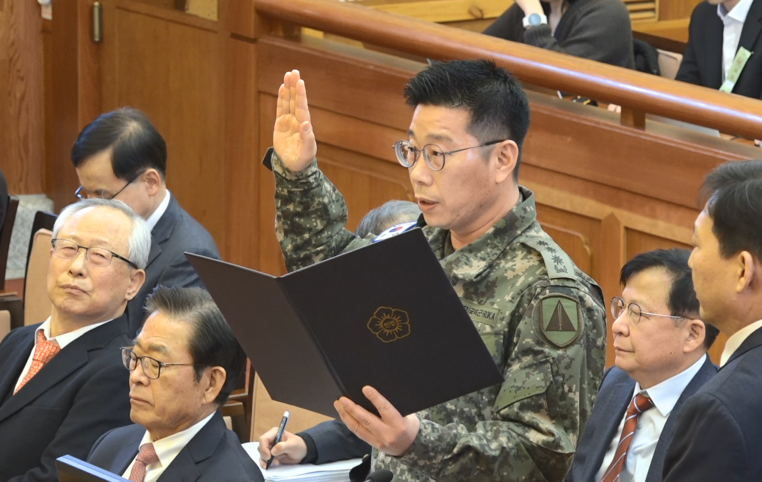 헌법재판소 탄핵 심판에서 증인 선서하는 조성현 단장. (지난 2월 13일) 출처 : 연합뉴스