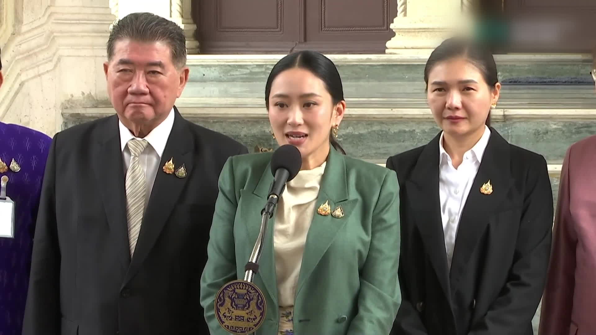 태국 헌법재판소의 직무 정지 결정 후 기자회견을 하는 패통탄 총리. (사진 출처 : 태국 아마린TV)