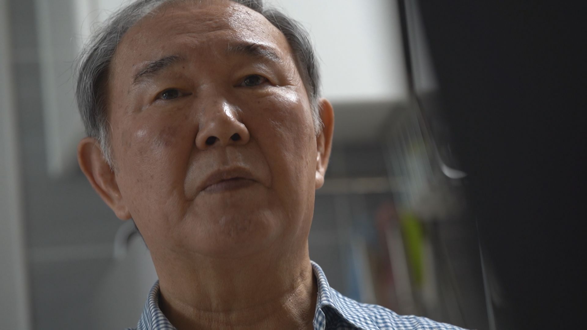 성암 이광 선생의 손자 이원표 씨가 취재진과의 인터뷰에 답하고 있다.