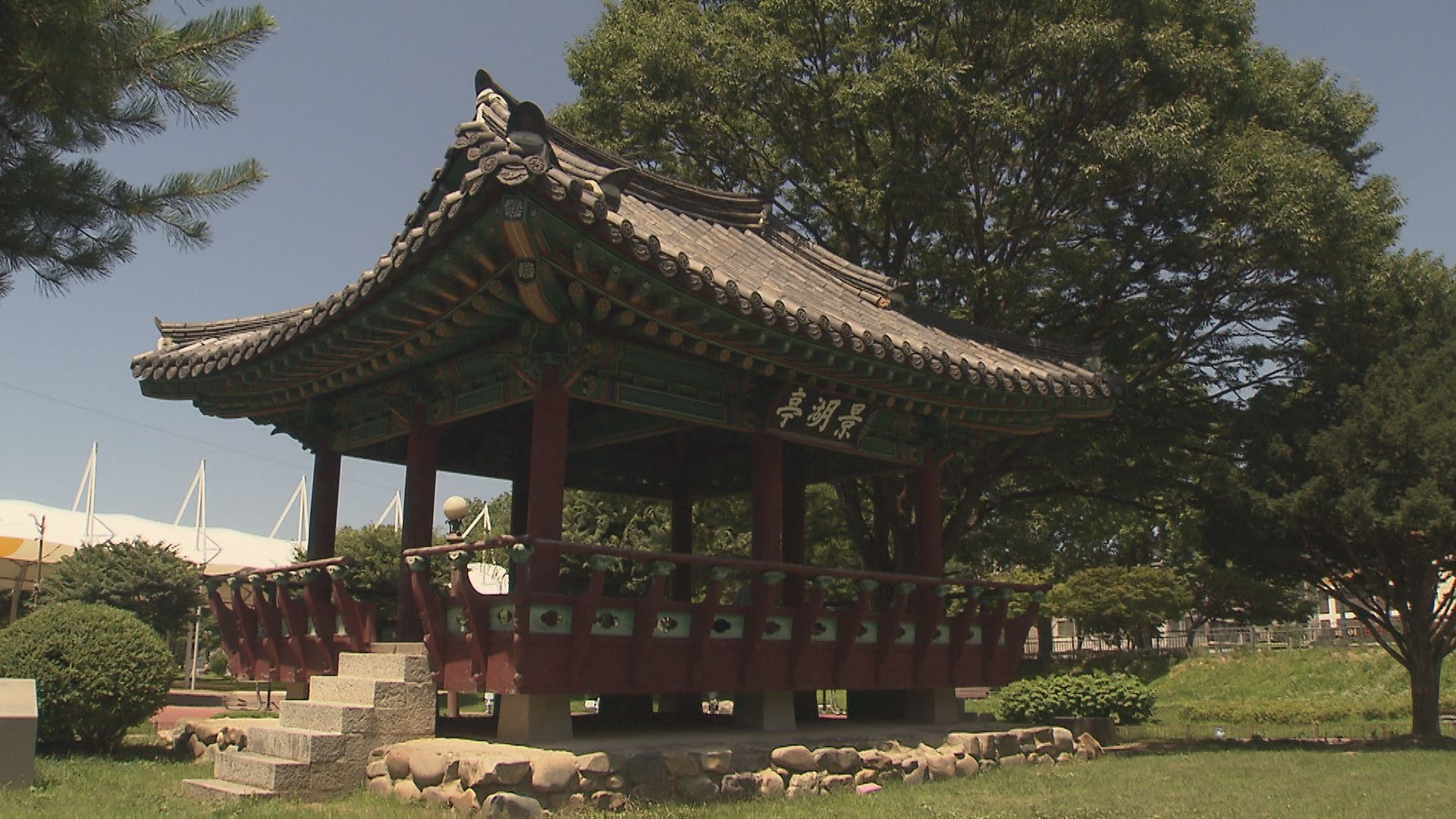 충북 음성군 설성공원의 ‘경호정’