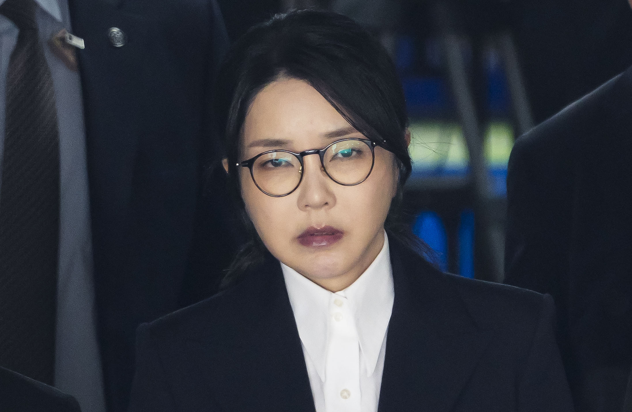 지난 12일 구속영장 심사 마치고 나오는 김건희. 출처 : 연합뉴스