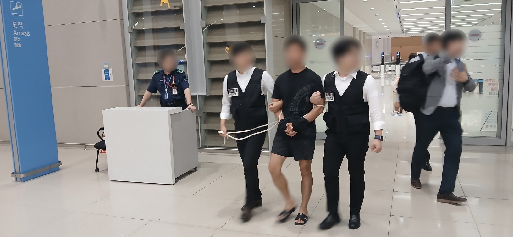 BTS 정국 84억 주식도 털었다…해킹 총책 태국에서 송환