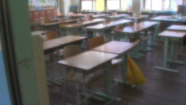 “오죽하면 경호원을”…학부모는 왜 교사 10명을 <br>고소했나?  기사 이미지