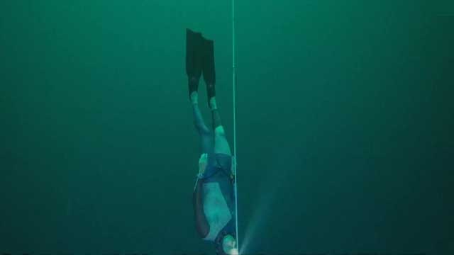 무호흡으로 수심 120m까지…프리다이빙 세계신기록