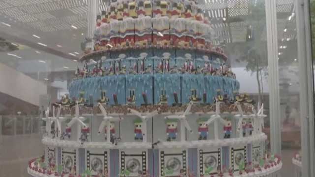 창립 90주년 기념…살아 움직이는 9만 4천 개 레고 케이크