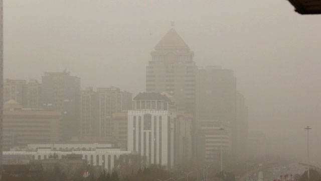 중국 베이징 최악 황사 덮쳐… ‘엄중 오염’ 상태