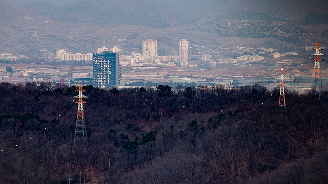 북한, 남측이 세운 개성공단 <br>전력공급용 송전탑도 철거 착수