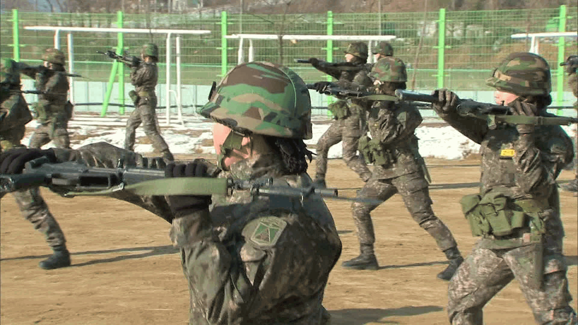 [공약검증] 모병제·여군 확대…병력자원 감소 대안 <br>될까?