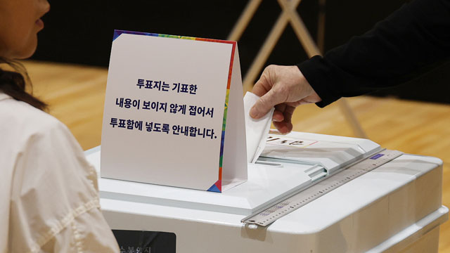 7시 전국 투표율 2.4%…“이르면 자정 당선인 윤곽”