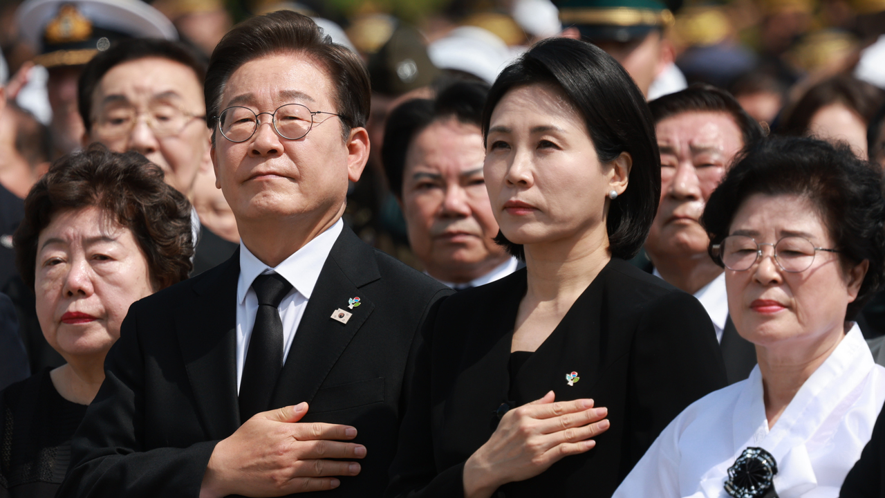 [속보] 이 대통령 “국가와 공동체 위한 헌신 영예로운 나라 되어야”