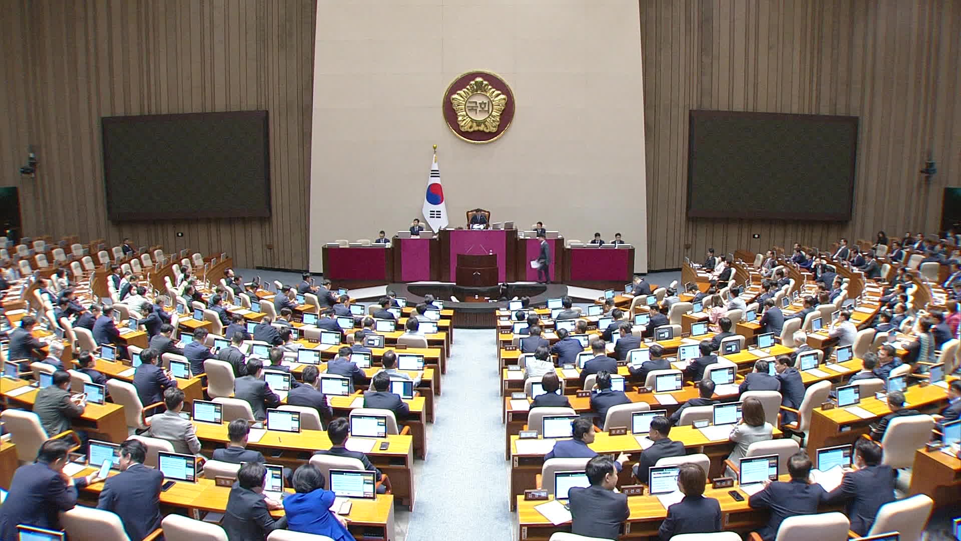 “‘대통령 재판 정지법’ 12일 처리”…상법·방송3법도 속도