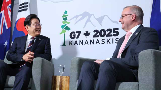 G7 참석 이 대통령, 호주·남아공 정상과 회담…한미회담 무산