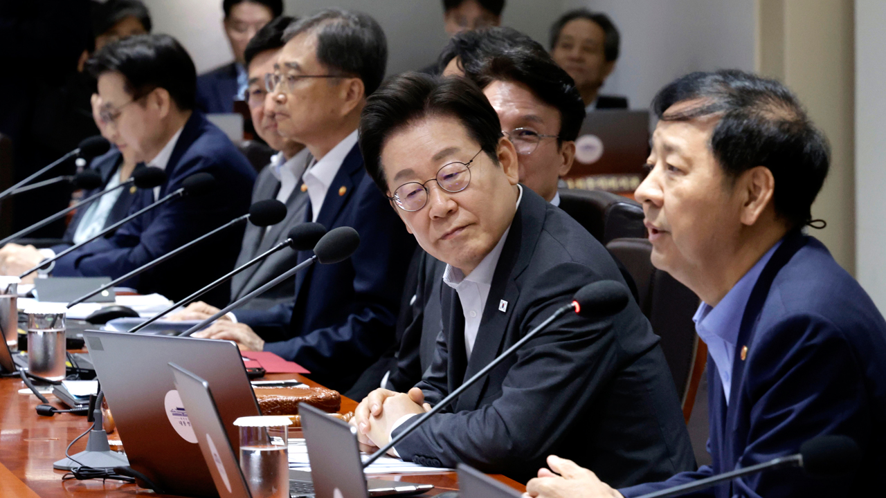 “너무 썰렁한데 소회 한마디씩”…완전체 내각 언제쯤? 