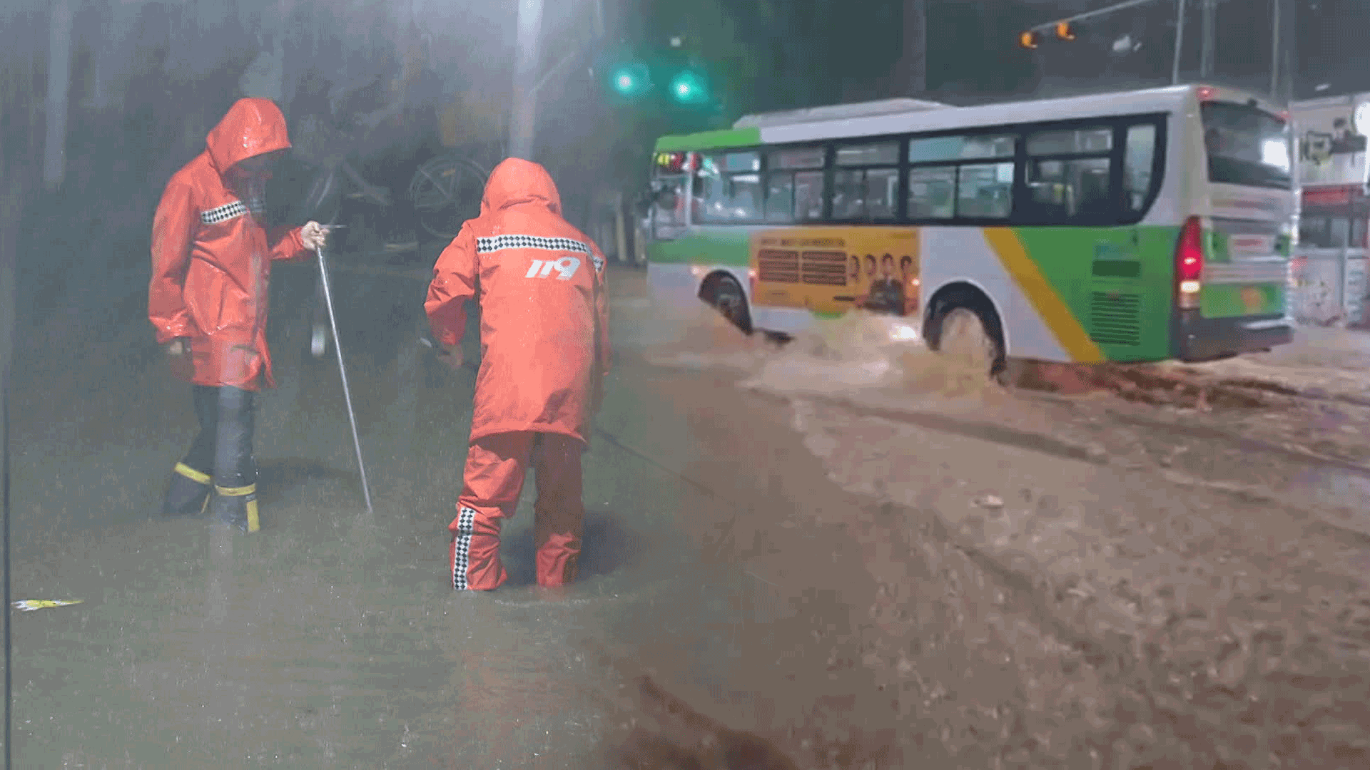 보름여 만에 또 침수…물 잠기고 무너지고