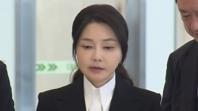 심야조사·영상녹화 없이…<br>변호사 3명 대동하고 조사