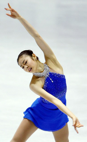 피겨요정 김연아가 5일 일본 도쿄 요요기 제1체육관에서 열린 '2009 ISU 그랑프리 파이널' 프리스케이팅 경기에서 환상적인 매혹연기를 펼치고 있다.