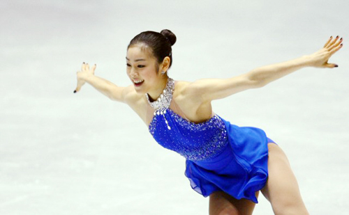 피겨요정 김연아가 5일 일본 도쿄 요요기 제1체육관에서 열린 '2009 ISU 그랑프리 파이널' 프리스케이팅 경기에서 환상적인 매혹연기를 펼치고 있다