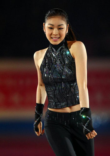 '2009 그랑프리 파이널' 여자 싱글에서 우승한 피겨여왕 김연아가 6일 일본 도쿄 요요기 제1체육관에서 열린 갈라쇼에서 '돈 스톱 더 뮤직'에 맞춰 열정적 무대를 선보이고 있다.