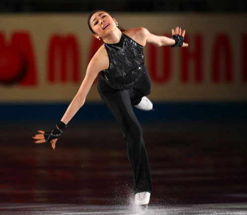 '2009 그랑프리 파이널' 여자 싱글에서 우승한 피겨여왕 김연아가 6일 일본 도쿄 요요기 제1체육관에서 열린 갈라쇼에서 '돈 스톱 더 뮤직'에 맞춰 열정적 무대를 선보이고 있다.