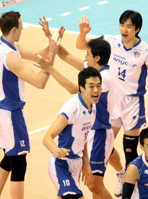 9일 대전 충무체육관에서 열린 프로배구 V리그 삼성화재와 LIG손해보험의 경기. 삼성고희진이 공격에 성공한 뒤 즐거워하고 있다.