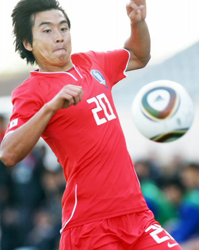 18일 오후 스페인 말라가 에스타디오 시우다드 데 말라가에서 열린 축구대표팀과 핀란드와의 평가전에서 이동국이 볼 컨트롤을 하고 있다.