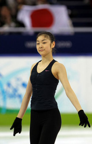 밴쿠버 동계올림픽 쇼트프로그램에서 1위를 차지한 김연아가 프리스케이팅 경기를 하루 앞둔 25일 오전 (한국시간) 퍼시픽 콜리시움에서 연습을 하고 있다.