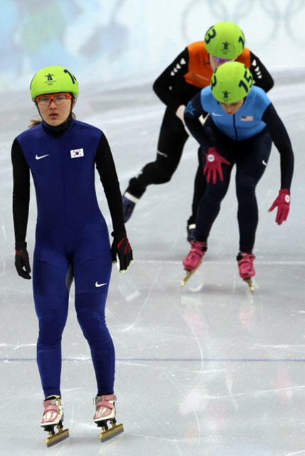 25일 오전(한국시간) 밴쿠버 동계올림픽 여자 쇼트트랙 1000m 예선이 열린 퍼시픽 콜리시움에서 박승희가 결승선을 들어오고 있다. 여유 있게 통과.