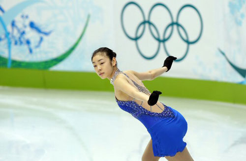 26일 밴쿠버 퍼시픽 콜리시움에서 열린 2010 밴쿠버 동계올림픽 여자 싱글 피겨스케이팅 공식훈련에서 김연아가 훈련에 집중하고 있다.