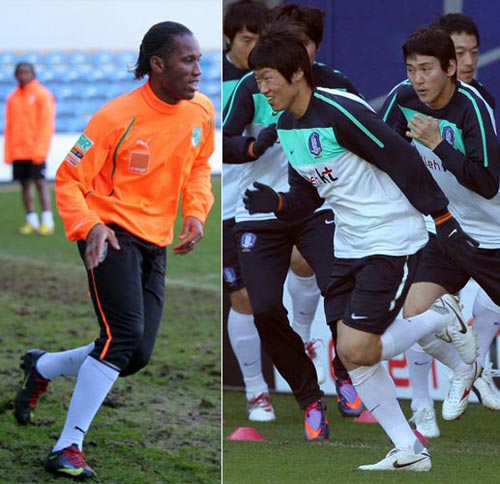 2일(현지시간) 영국 로프터스 로드 경기장에서 열린 대한민국 축구 대표팀 훈련 중 박지성이 팀 동료들과 함께 달리기를 하며 몸을 풀고 있다.(사진 오른쪽)<br />한국과 평가전을 치를 코트디부아르의 간판 공격수 디디에 드로그바가 같은 장소에서 훈련을 하고 있다.(3일 23시05분 KBS 2TV-인터넷 생중계.)