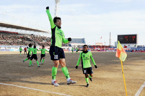 24일 오후 중국 창춘 진카이경기장에서 열린 2010 AFC(아시아축구연맹)챔피언스리그 조별리그 F조 3차전 전북 현대와 챵춘 야타이의 경기에서 후반전 역전골을 넣은 이동국이 환호하고 있다. 동점골을 넣은 최태욱이 뒤를 따르고 있다.