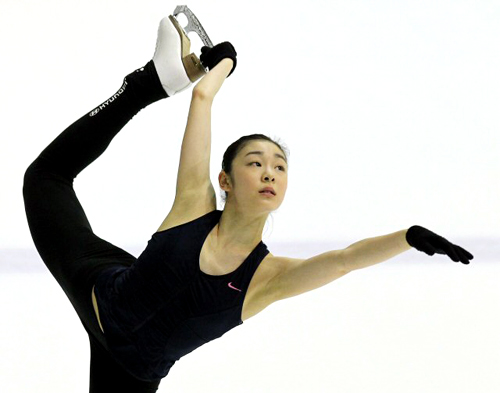 세계 피겨스케이팅 선수권대회 2연패에 도전하는 '피겨 퀸' 김연아가 25일 밤 이탈리아 토리노 타졸리 빙상장에서 열린 연습에서 가볍게 몸을 풀고 있다.