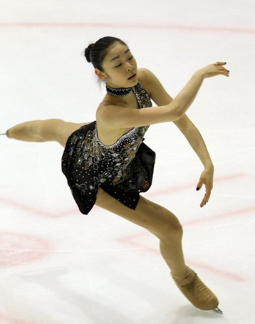 세계 피겨스케이팅 선수권대회 2연패에 도전하는 '피겨 퀸' 김연아가 26일 오후 이탈리아 토리노 타졸리 빙상장에서 열린 드레스 리허설에서 멋진 연기를 하고 있다.