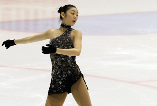 세계 피겨스케이팅 선수권대회 2연패에 도전하는 '피겨 퀸' 김연아가 26일 오후 이탈리아 토리노 타졸리 빙상장에서 열린 드레스 리허설에서 멋진 연기를 하고 있다.