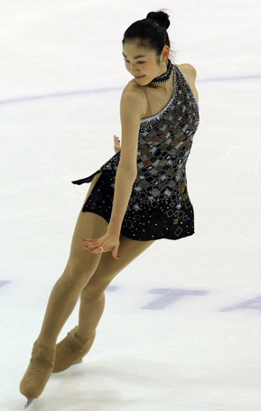 세계 피겨스케이팅 선수권대회 2연패에 도전하는 '피겨 퀸' 김연아가 26일 오후 이탈리아 토리노 타졸리 빙상장에서 열린 드레스 리허설에서 멋진 연기를 하고 있다.