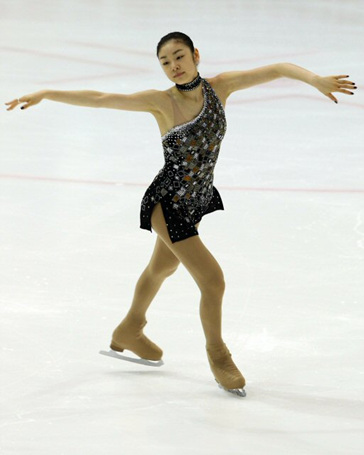 세계 피겨스케이팅 선수권대회 2연패에 도전하는 '피겨 퀸' 김연아가 26일 오후 이탈리아 토리노 타졸리 빙상장에서 열린 드레스 리허설에서 멋진 연기를 하고 있다.