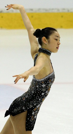 세계 피겨스케이팅 선수권대회 2연패에 도전하는 '피겨 퀸' 김연아가 26일 오후 이탈리아 토리노 타졸리 빙상장에서 열린 드레스 리허설에서 멋진 연기를 하고 있다.