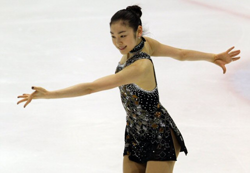 세계 피겨스케이팅 선수권대회 2연패에 도전하는 '피겨 퀸' 김연아가 26일 오후 이탈리아 토리노 타졸리 빙상장에서 열린 드레스 리허설에서 멋진 연기를 하고 있다.