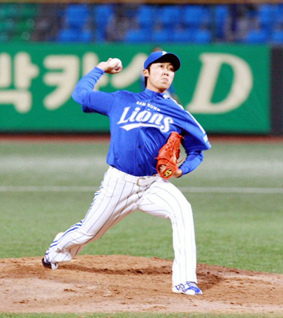 31일 광주 무등경기장에서 열린 2010 프로야구 기아 타이거즈와 삼성 라이온즈의 경기에서 삼성 선발투수 배영수가 역투하고 있다.