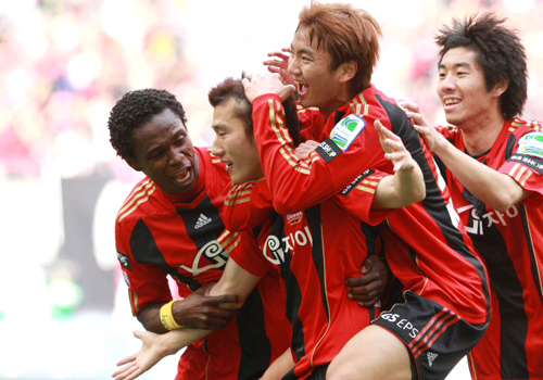 4일 오후 서울월드컵경기장에서 열린 프로축구 쏘나타 K-리그 2010 FC 서울와 수원 삼성의 경기에서 FC서울 최효진이 골을 성공시킨뒤 환호하고 있다.