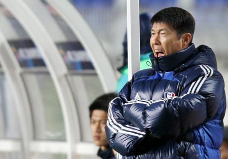 27일 수원월드컵경기장에서 열린 2010 아시아축구연맹(AFC) 챔피언스리그 조별리그 G조 6차전 수원 삼성-암드포스(싱가포르) 경기, 수원 차범근 감독이 고함을 치며 작전 지시를 하고 있다.