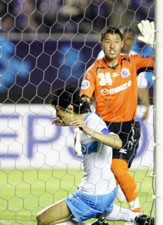 27일 일본 히로시마 빅아치에서 열린 아시아축구연맹(AFC) 챔피언스리그 조별리그 산프레체 히로시마(일본)-포항 스틸러스 경기, 포항 김재성이 골을 넣고 있다.