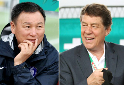 연합뉴스) 서명곤 기자 = 30일 오스트리아 쿠프슈타인 경기장에서 열린 한국-벨라루스 평가전에서 허정무 감독과 본선 첫 상대인 그리스 오토 레하겔 감독이 각각 경기를 지켜보고 있다.