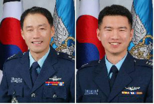 18일 오전 10시33분께 태백의 필승사격장에서 공대지 사격 임무를 수행한 뒤 기지로 귀환하다 동해 상에 추락해 순직한 공군 제18전투비행단 소속의 F-5F(제공호) 박정우(42.왼쪽) 중령과 정성웅(28) 중위.